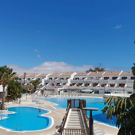 Sunny Holiday Pool شقة طوستا ديل سيلونثيو